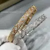 Pulseira Chanel-Style Padrão Coco Diamante para Mulheres, Banhada a Ouro V com Ouro 18K, Acabamento de Alta Qualidade, Pulseira Vintage, Totalmente Cravejada com Diamantes, Luxo Leve, Alto Padrão