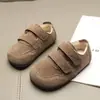 Zapatos Birkenstock con forro de polar para niños, nuevo estilo invierno 2025, zapatos de algodón cálidos para bebé, gamuza, diseño lindo y peculiar, zapatos sin cordones para niñas