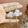 Brincos Longos Elegantes da Moda com Franjas de Pétalas Brancas Coreanas Doces Super Fadas Simples Frescos Brincos de Tarraxa com Agulha de Prata Acessórios de Orelha