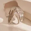 Pulsera Abierta Geométrica Metálica Asimétrica con Cortes Europeos y Americanos Simple Elegante de Nicho Joyería de Mano de Alta Gama para Mujeres