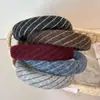 Elegante Faixa de Cabeça de Tricô em Sarja com Design de Coroa Alta, Versátil para Passeios, Sensação de Luxo, Acessório de Cabelo Retrô para Mulheres