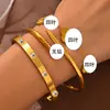 Pulsera de Acero Inoxidable de Titanio Cruzada Moda con Hebilla de Tarjeta de Diamante Pulsera de Mano Pulsera de Acero de Titanio Femenina Trébol de Cuatro Hojas Accesorios de Joyería para Mano