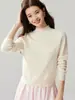 Novo suéter de 100% caxemira pura outono/inverno para mulheres, com gola alta discreta, padrão floral em tricô vazado e design de tricô casual e descontraído.