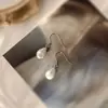 Pendientes de Plata de Ley 925 con Forma de Gota de Agua y Perla de Agua Dulce para Mujer Estilo Ins Pendientes Versátiles de Nicho Pendientes Retro de Gama Alta Venta al por Mayor
