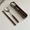 Palillos Coreanos de Madera Maciza y Set de Cuchara Caja de Almacenamiento Portátil Sensación Retro Una Persona Estudiante Trabajador de Oficina Flor de Seda
