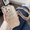 Adecuado para Iphone16Pro Carcasa de Teléfono con Brillo Electrochapado Apple 14 Soporte de Oso de la Suerte 15 Cordón de Dibujos Animados 8 Carcasa Blanda