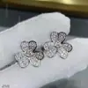 Nuevo Modelo de Exquisitos Pendientes de Trébol de Cuatro Hojas, Versión de Alta Gama con Oro V, Aguja de Plata 925, Chapados en Oro de 18 Quilates, Concha Blanca, Pendientes Completamente Incrustados con Diamantes para Mujer