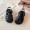 Novedades Verano 2026 Unisex Moda Infantil Sandalias Cubrepie Estilo Coreano Moda Zapatos de Playa Suela Blanda Venta al por Mayor Individual Artículo Popular