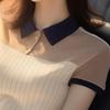 2026 Verano Chic Retro Estilo Hong Kong Bloques de Color Ajustado Cuello Polo Tejido Superior con Diseño Único Camiseta de Manga Corta para Mujer