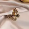 Nova Broche de Guirlanda de Flores com Strass Estilo Coreano, Acessório de Luxo Leve e Elegante para Ternos e Jaquetas, Alfinete Anti-Exposição