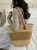 Elegante bolso de paja de gran capacidad, nuevo bolso tejido de verano 2026, bolso de hombro y para el antebrazo, moderno bolso de mujer a rayas