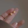Aretes de botón de rosa de plata S925 para mujer, piercing de oreja exquisito de lujo ligero para combinar con todo, aretes de diseño nicho de alto sentido, moda