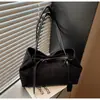 Nova Moda Outono 2025 Alta Qualidade Camurça Estilo Coreano Chic Preguiçoso Nicho Simples Bolsa de Ombro Único para Axila para Mulheres