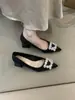 Salto Alto Quadrado com Fivela de Strass Salto Grosso para Mulheres 2025 Novo Estilo Seda Francesa Bico Fino com Saia Boca Rasa Sapatos de Casamento Rasteirinhas