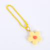 Colgante de flor colorida creativa de arcilla, pequeños accesorios de flor, estilo idéntico al de las celebridades de internet, para el corazón de las chicas, adornos para cubierta de auriculares