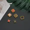 Pendente de Trevo da Sorte de Quatro Folhas Banhado a Ouro Conservador de Cor Estilo Chinês Materiais para Pulseira Colar Joias Acessórios DIY