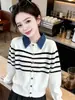 Cárdigan de punto de manga larga con cuello de solapa, estilo coreano, patchwork de mezclilla a rayas, efecto de dos piezas, para usar en capas en otoño e invierno, suéter versátil de talla grande para mujer