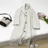 Elegante trench coat off-white para mulheres, comprimento médio, na altura do joelho, novo design primavera/outono 2026, peça de outer wear estilosa e sofisticada