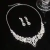 Aretes de Botón Ovalados con Forma de Lágrima en V Tachonados con Diamantes Estilo Francés Vintage Collar Cadena para Clavícula Estilo Palacio Conjunto de Temperamento Venta al por Mayor
