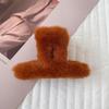 Otoño e Invierno clip geométrico para el cabello lindo agarre para el cabello accesorios para el cabello de alta gama mediano medio recogido pinza de felpa para el cabello parte trasera de la cabeza clip de tiburón