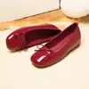 Sapatos femininos estilo francês com salto oculto, bico fino e um novo design outono 2026 apresentando salto médio, estilo para o trabalho e detalhe de laço, sapatilhas Mary Jane