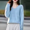 Suéter Versátil com Gola V da Moda Outono Inverno Nova Camisa Básica Tricotada Suéter de Lã Fleece Feminino Solto Plus Size