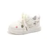2026 Niños Primavera Nuevo Dibujos Animados Año Nuevo Zapatos de Lona Rojos Niñas Lindos Modernos Versátiles Casuales Zapatos Blancos Zapatos Deportivos