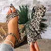 Sandalias de punta abierta con correa de hebilla trasera, estampado de leopardo, zapatos nuevos para mujer, transfronterizos, suela blanda, punta fina, 2026, con tiras finas