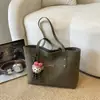 Bolsa Tote Grande de Capacidad Retro 2026 Nueva Casual para Viajar al Trabajo de un Solo Hombro Versátil Bolso de Axila Bolso de Mano Bolsas Transfronterizas