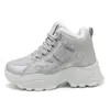 28313 Botas de nieve para mujer con suela gruesa, modelo de felpa de invierno más vendido, zapatos grandes de algodón del noreste, nuevo estilo 2026, superficie de cuero, impermeable, de caña alta