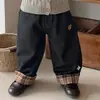 Pantalones de Pierna Ancha de Mezclilla con Forro de Felpa a Cuadros Volantes Estilo Coreano para Niños Pequeños Ropa de Abrigo Gruesa Cálida Retro Pantalones Largos