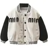 Chaqueta de béisbol de pana para niños, Nuevo modelo Primavera y Otoño 2026, Chaqueta moderna para niños, Ropa exterior a bloques de color a la moda para Otoño