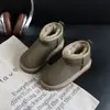 Botas de Nieve para Niños 2025 Invierno Nuevo Estilo Forradas de Felpa y Engrosadas Zapatos Grandes de Algodón para Niñas Suela Suave Resistentes al Frío Zapatos Cálidos para Niños