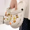 Chinelos EVA Respiráveis Confortáveis para Uso Externo para Estudantes 2026 Novo Estilo de Verão para Enfermeiras Sapatos com Furos para Uso Externo