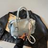 Bolso de mano de alta gama para mujer, nuevo modelo 2025, moderno, de color liso, bandolera con diseño de almohada y múltiples combinaciones.