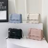 Bolso pequeño cuadrado cruzado al hombro estilo Western simple 2024 patrón de ola primavera temprana nuevo casual moda para ir al trabajo estilo coreano para mujer
