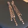 Set de Tres Piezas de Clip para Oreja de Circonio Incrustado de Diamantes con Estilo Elegante y Cool Sin Clip para Hueso de Oreja Perforado Aretes Nuevos de Alta Gama para Mujeres