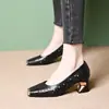 Sapatos femininos de couro realmente macio, bico quadrado, corte baixo, estilo novo de verão, biqueira de ferro anti-impacto, vazados, respiráveis, salto grosso, para o trabalho, sapatos perfurados