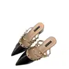 Sandalias de tacón alto con punta y tacón grueso tachonadas para mujer, Mocasines de moda 2026 cubiertos de remaches para uso en exteriores