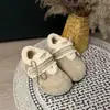 Sapatos femininos estilo Birkenstock com forro de fleece, nova coleção de inverno 2026, espessados e quentes, botas de neve fofas, sapatos de algodão
