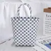 Bolsa Tejida Nueva de Fábrica Bolsa Cuadrada Pequeña Bolsa de Cesta de Plástico para Verduras Color Cesta Pequeña Coincidencia de Foto Bolsa de Playa Bolsa de Mujer