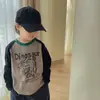 Camiseta Infantil de Manga Longa com Blocos de Cor de Dinossauro para Primavera e Outono, Conjunto de Outono Estiloso em Retalhos, Blusa Casual Versátil para Meninos