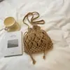 Bolso Pequeño Tejido Hueco Modelo Nuevo 2026 Estilo Bosque Nicho Bolso Cruzado para Teléfono con Cordón Elegante Bolso Cubo para Mujeres