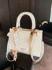 Bolsa Quadrada Pequena Portátil Mais Vendida Transfronteiriça Feminina 2025 Nova Moda de Nicho Bolsa de Ombro Bolsa Transversal de Alta Qualidade Versátil
