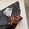A bolsa plissada pequena popular deste ano para mulheres 2023 nova outono e inverno retrô versátil bolsa mensageira de corrente bolsa balde fashion