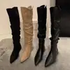 Botas longas de cano alto com bico fino e salto bloco para mulheres, solado reto, com aumento interno de altura, camurça cáqui, modelo novo 2026