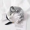 Lenço Quadrado de Seda Fina Estilo Novo Primavera e Verão Fivela Magnética Profissional Combinando com Camisa Feminina 2025 Lenço Decorativo com Letras Pequena Faixa Longa