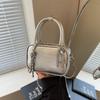 Bolsa de prata para comércio exterior feminina, multifuncional, 2025, novo design de moda, bolsa mensageiro de nicho, bolsa quadrada pequena portátil para mulheres