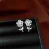 Pendientes de botón Exquisitos de Flor de Rosa con Circonita de Aguja Plateada con Diseño Floral, Estilo Minimalista de Nicho, Lujo Ligero y Sensación de Alta Gama