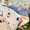 Novo Conjunto de Quatro Peças em Lã de Leite Espessa Macio Fofo Outono e Inverno Roupa de Cama para Dormitório Estudantil Capa de Edredom Conjunto de Três Peças Lençol com Elástico 4
